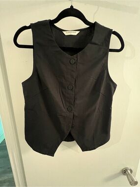 Commense Black Sleeveless Button Front Vest